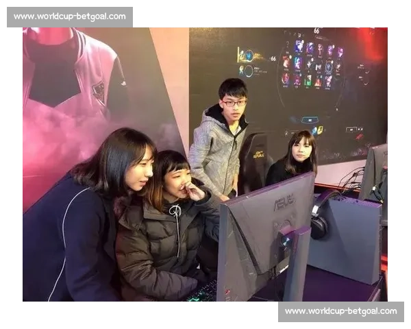 LOL手游选手直播互动，与粉丝零距离，欢乐不断！